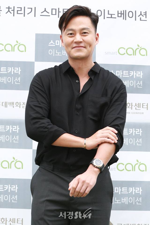 이서진, '운동으로 다져진 탄탄한 팔뚝'