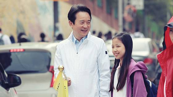 남경필 후보가 지난 14일 성남에서 초등학교 등굣길 교통지원을 하고 있는 모습 [사진 남 후보 캠프]