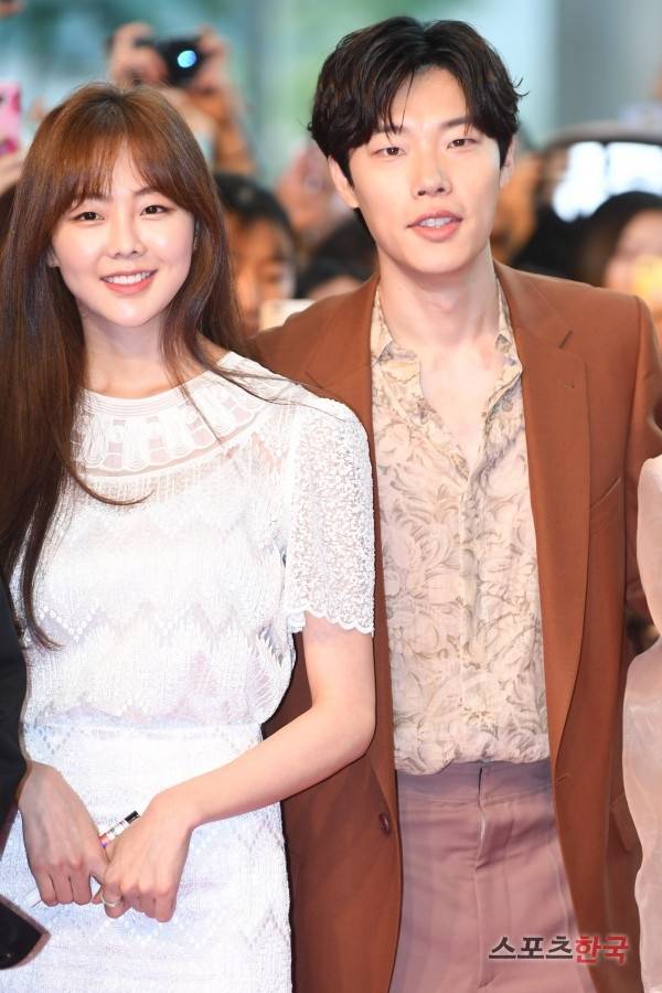 영화 '독전'(감독 이해영) 레드카펫 행사에 참석하고 있는 금새록 류준열. 사진=장동규 기자 jk31@hankooki.com