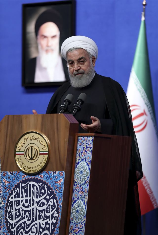 폼페이오 장관 연설 이후 하산 로하니 이란 대통령이 미국을 비판하는 입장을 밝히고 있다. 테헤란=AP 연합뉴스