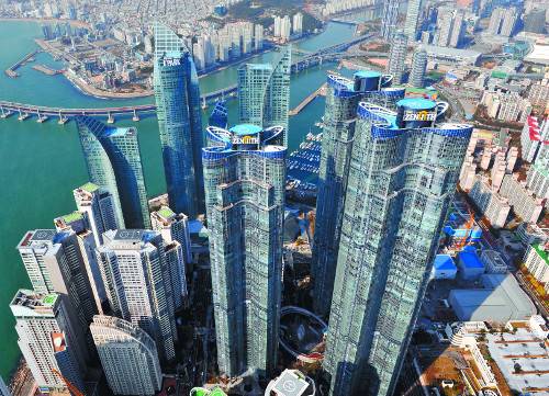 대원플러스그룹이 2008년 분양한 세계 최고층 주거복합건물 두산위브더제니스의 모습이다. 대원플러스그룹 제공