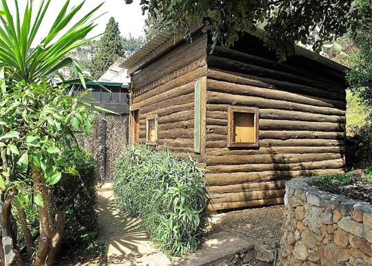 ‘E.1027’이 내려다보이는 곳에 지어진 르 코르뷔지에의 오두막. ⓒflickr.com/ofhou