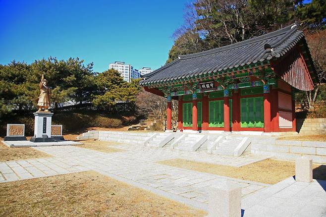 수영사적공원에 자리한 안용복 장군의 사당
