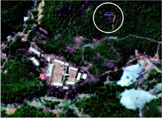 민간위성 업체 디지털글로브가 지난 23일 공개한 북한 함경북도 풍계리 핵실험장 주변 위성사진. 핵실험장 폐기 행사 관측을 위한 전망대(둥근 선)가 설치돼 있다. 북한은 24일 한국 등 5개국 취재진이 지켜보는 가운데 함경북도 길주군 풍계리 핵실험장을 갱도 폭파 방식으로 폐기했다. /로이터연합뉴스