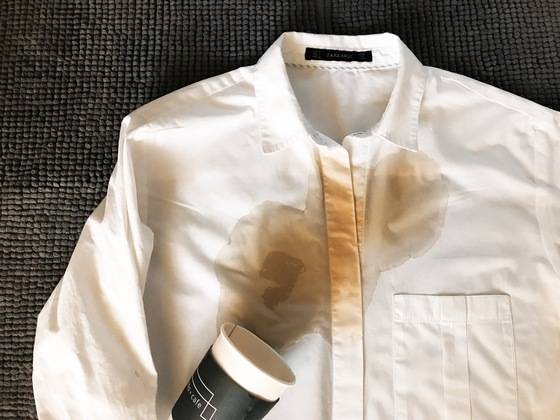 '앗' 하는 순간. 모닝커피 한 잔으로 개운하게 시작하려했던 아침에 대참사가 일어났다.