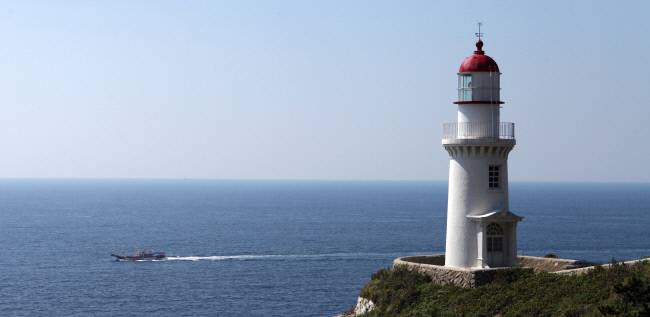 전북 군산시 옥도면에 있는 어청도 등대. 1912년 일제가 대륙 진출을 하기 위한 목적에서 세웠다. 한국에서 등대가 집중적으로 들어선 건 20세기 초반. ‘제국의 시대’이자 ‘등대의 시대’였다. 한국관광공사 제공