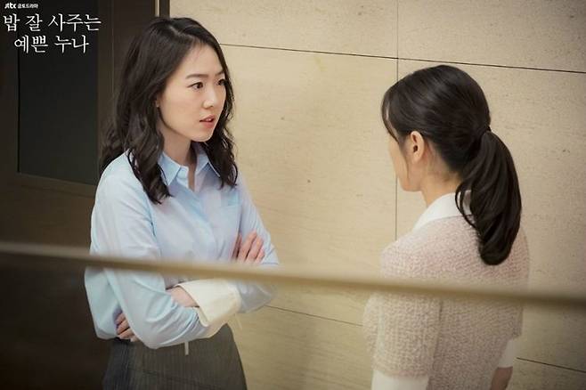 주민경이 맡은 금보라는 회사는 '일하러 오는 곳'이라고 여기며 좀처럼 남 일에 관심을 두지 않는다. 그러다 진아와 가까워지면서 동료애를 배우게 되는 인물이다. (사진=JTBC 제공)