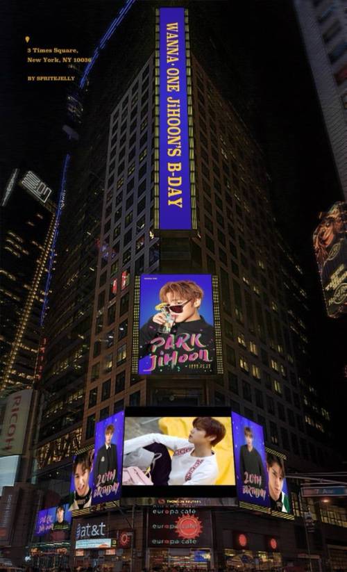 미국 뉴욕 타임스퀘어 옥외 전광판에 워너원 박지훈 생일 광고가 게재돼 눈길을 끈다.