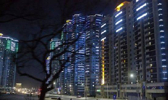 평양 고급아파트 야경 모습(사진=연합뉴스)