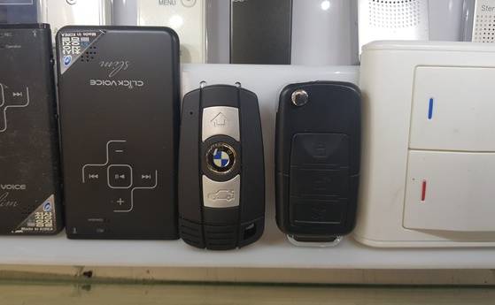 자동차 열쇠 모양의 초소형 몰래카메라. 김지아 기자