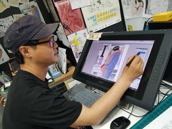 부산 글로벌웬툰 센터 입주작가 남정훈씨.황선윤 기자