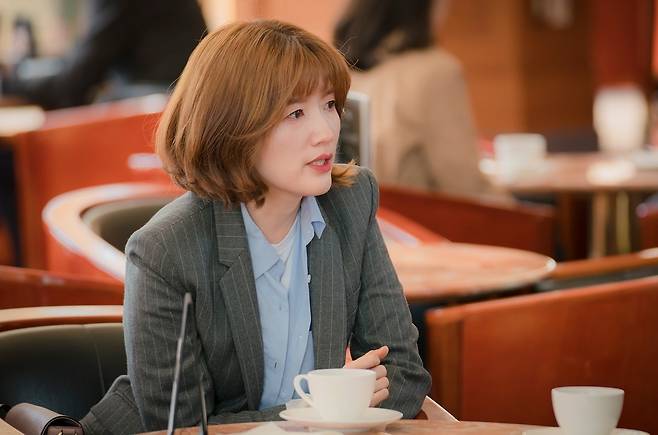 JTBC '밥 잘 사주는 예쁜 누나' 속 배우 장소연(경선 역)의 모습.  ⓒJTBC