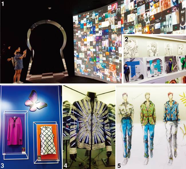 1 SM타운 뮤지엄에서는 아티스트들의 활동을 한눈에 살펴볼 수 있다. 2 슈퍼주니어의 앨범 ‘MAMACITA’  속 멤버들의 얼굴을 그린 그림. 3 에프엑스의 루나와 빅토리아가 ‘4 Walls’ 뮤직비디오에서 착용한 의상 . 4 동방신기가 ‘Catch Me’ 뮤직비디오 촬영 때 착용한 의상. 5 EXO의 ‘Ko Ko Bop’ 뮤직비디오 의상 콘셉트 스케치. [구희언 기자]