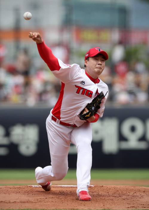 KIA 한승혁이 22일 광주 KT전에 선발등판해 역투하고 있다. 사진제공 | KIA 타이거즈
