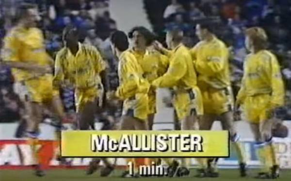 고든 스트라칸, 데이빗 배티, 게리 스피드와 황금 미드필더진을 구축한 맥칼리스터. 수석 코치로 부임하게 되는 레인저스전에서 득점한 뒤 4중주 미드필더들에게 축하를 받고 있다