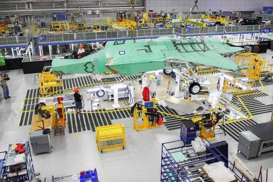 록히드마틴에서 생산 중인 F-35.  [사진 록히드마틴]