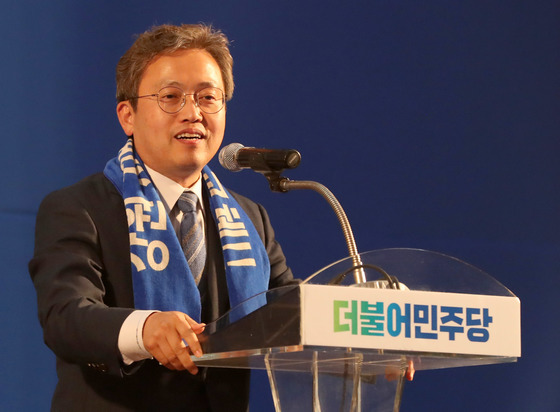 송기헌 국회의원이 11일 강원도 고성 통일전망대 안보교육관에서 열린 ‘더불어민주당 강원도당 6.13 지방선거 필승 결의대회’에서 인사말을 하고 있다. 2018.5.11/뉴스1  <저작권자 © 뉴스1코리아, 무단전재 및 재배포 금지>