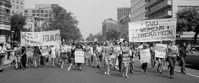 1970년 8월 미국 워싱턴 DC에서 열린 성 평등 요구 행진. 68혁명은 세계적으로 페미니즘 운동이 활발해지는 데 큰 영향을 미쳤다. [wikimedia commons]