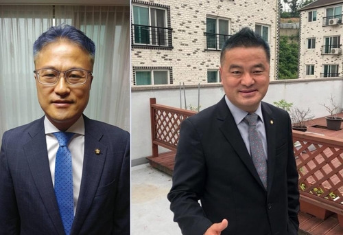 '파란머리' 염색한 민주당 김정우(왼쪽)·임종성(오른쪽) 의원 <김정우·임종성 의원 페이스북>