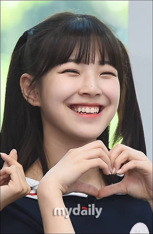 ▲ 프로미스나인 백지헌 '애교가 철철~'