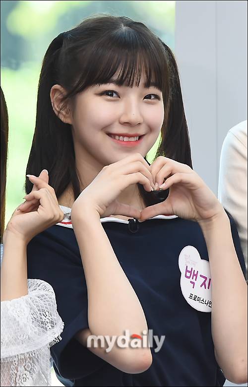 ▲ 프로미스나인 백지헌 '동글동글 멍뭉미'