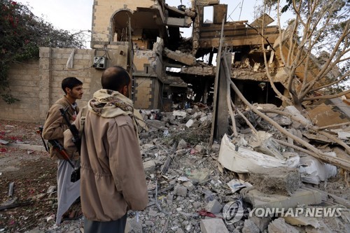 예멘 사나에서 공습으로 초토화된 건물 [EPA=연합뉴스 자료사진]