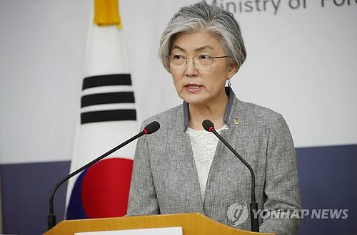 취임 1주년 맞은 강경화 장관 (서울=연합뉴스) 김승두 기자 = 강경화 외교부 장관이 18일 오전 서울 도렴동 외교부 청사에서 취임 1주년을 맞아 언론 브리핑을 하고 있다. 2018.6.18      kimsdoo@yna.co.kr