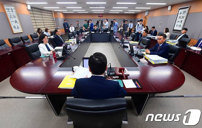 김용범 금융위 부위원장이 지난 7일 오전 서울 종로구 정부서울청사에서 열린 삼성바이오로직스 1차 증권선물위원회에서 모두발언을 하고 있다.  2018.6.7/뉴스1 © News1 성동훈 기자