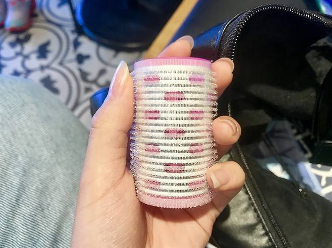 앞머리가 있는 기자도 꼭 하나씩 헤어롤을 필수로 챙기고 다닌다.  ⓒ송혜림