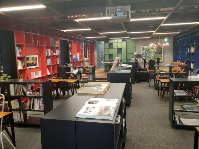 고객을 위한 도서관 모습.