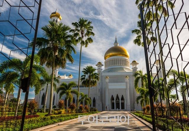 ▲ 자메 아스르 하사날 볼키아 모스크(jame'asr hassanil bolkiah mosque)