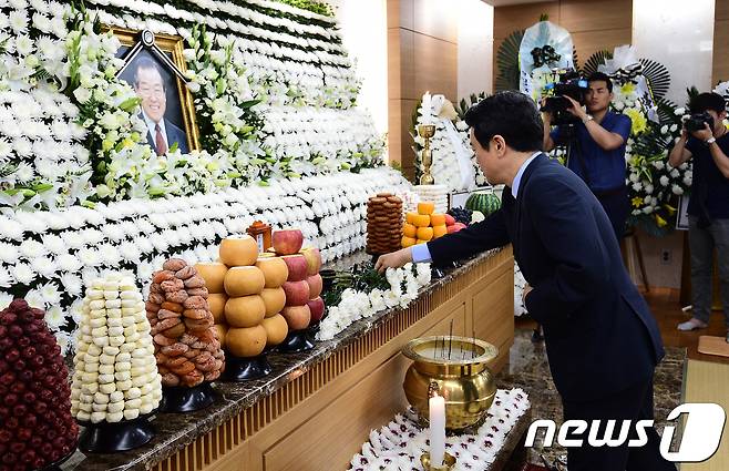 JP 빈소 찾은 남경필 '영면하시길'