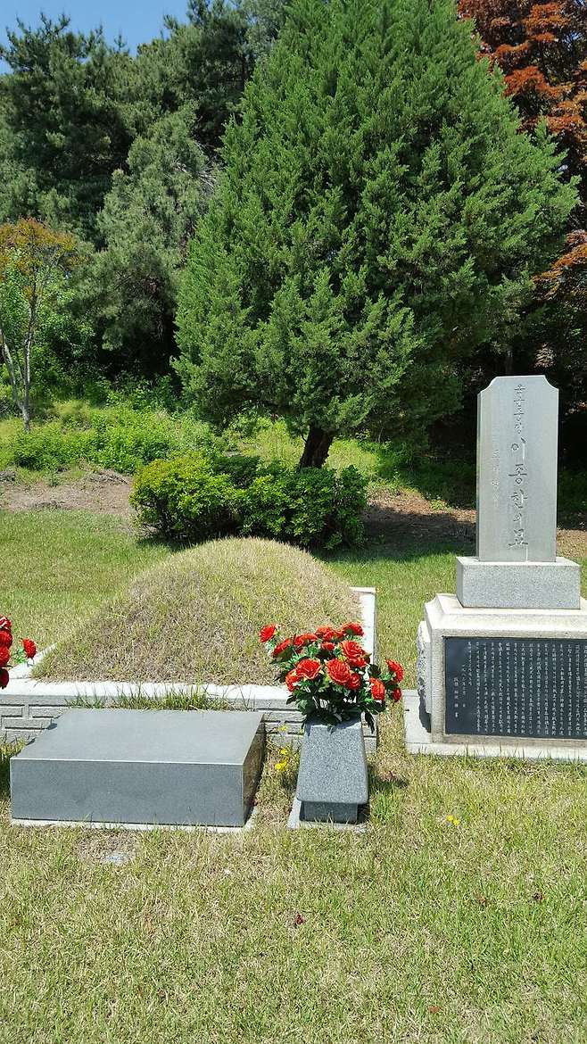 국립서울현충원의 이종찬 묘. 조선인 출신 일본군 장교 가운데 금치훈장을 받은 이는 일제강점기를 통틀어 이종찬이 유일하다./김경욱 기자