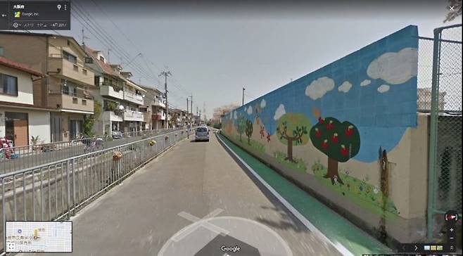 무너지기 전 학교수영장 외벽 모습(구글 스트리트뷰)