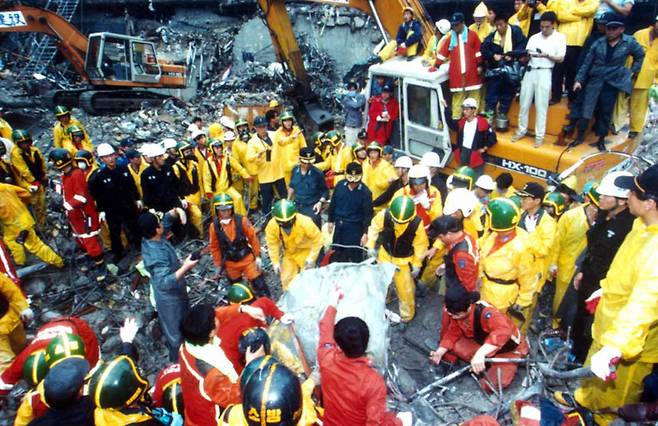 삼풍백화점 붕괴 사건 현장. <한겨레> 자료 사진.