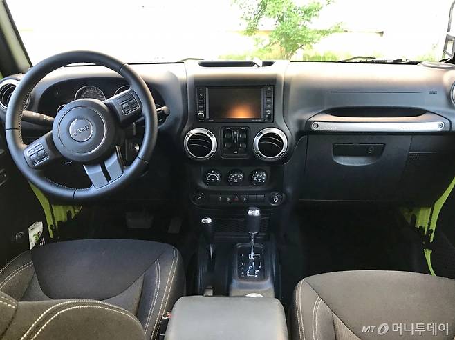 지프 '랭글러 언리미티드 루비콘'의 내부 /사진=김남이 기자