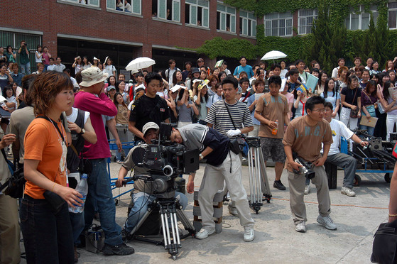 대구 계명대학교에서 영화 '남남북녀' 촬영이 진행되고 있는 모습. [사진 계명대]