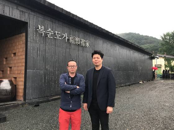 복순도가를 브랜드로 만들고 다양한 발효사업을 하고 있는 김민규(오른쪽) 복순도가 대표와 동생 김민국 실장. [사진 복순도가]
