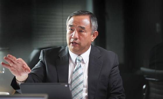 최윤환 몰몬교 북아시아 회장은 ’회원들에게 아침에 잠자리에서 일어나 ‘오늘은 어떤 사람을 도와줄 수 있을까’라고 기도하라고 당부한다. 그런 사람을 찾게 해달라고 말이다“라고 말했다. [오종택 기자]