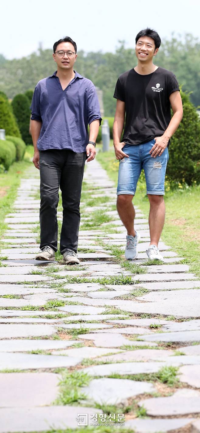 김산하씨(왼쪽)는 국내 최초의 야생 영장류학자고, 김한민씨는 국내 최초의 시셰퍼드 활동가다.   / 김기남 기자 kknphoto@kyunghyang.com