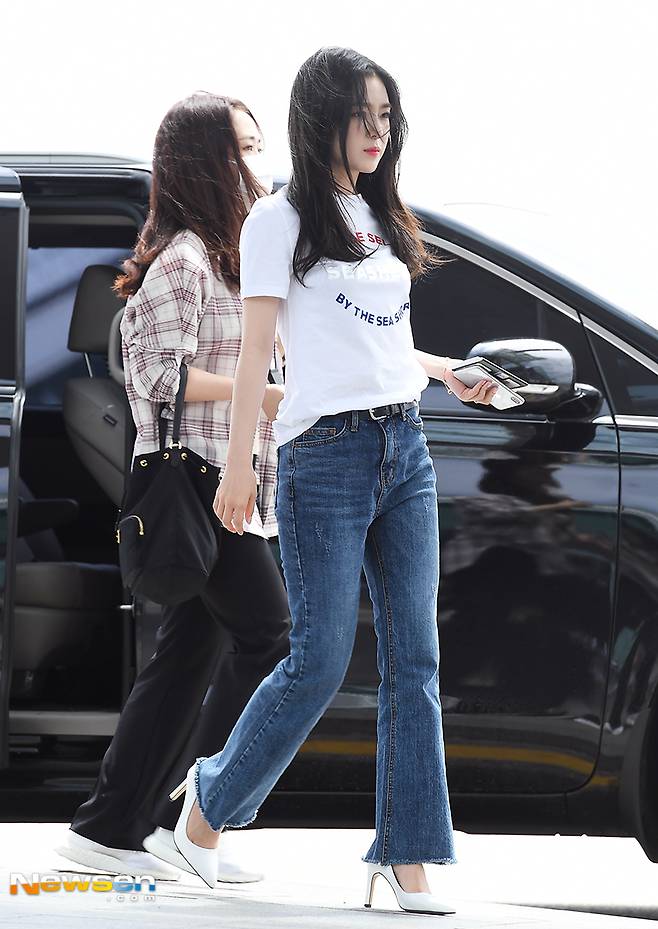 레드벨벳 아이린 '흰 바지에 청바지가 잘 어울리는 여자' [포토엔Hd]