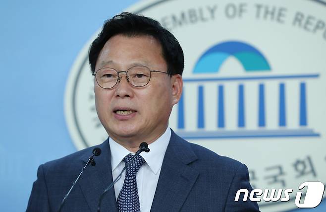 박광온 더불어민주당 의원이 10일 오전 서울 여의도 국회 정론관에서 최고위원 출마 기자회견을 하고 있다. 2018.7.10/뉴스1 © News1 박정호 기자