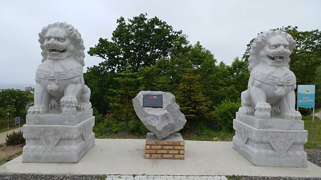 슬라뱐카 중-러 우정 해상공원 기념물.