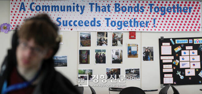학생들이 “어드바이저리 안에서는 모두가 가족”이라고 말할 정도로 메트스쿨은 ‘공동체’를 강조한다. 저스티스 학교 1층 벽면에 ‘끈끈한 공동체는 함께 성공한다“는 문구가 붙어있다. 프로비던스|권도현 기자 lightroad@kyunghyang.com