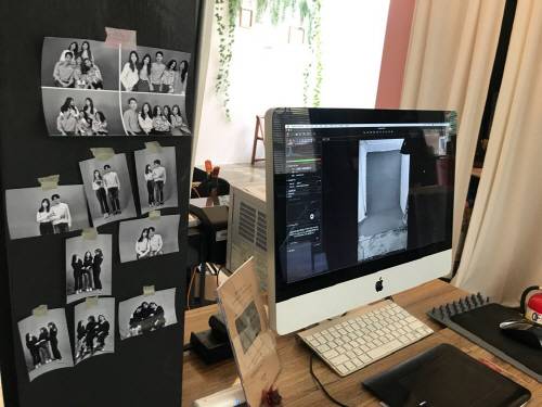 디지털 흑백사진의 보정 작업이 이뤄지는 컴퓨터. [사진 = 김민지 인턴기자]