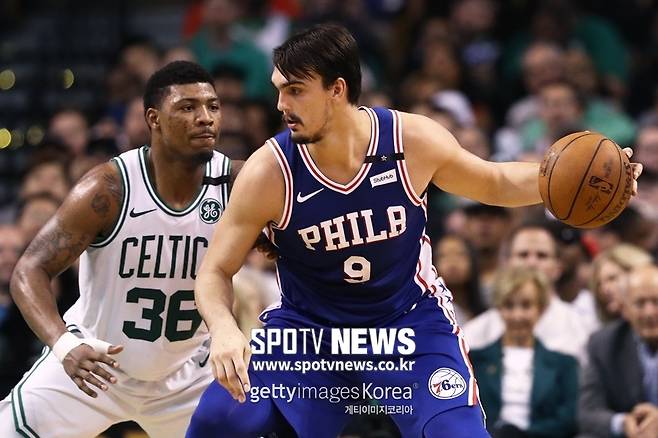 ▲ NBA 필라델피아 세븐티식서스에서 활약 중인 다리오 사리치(오른쪽).