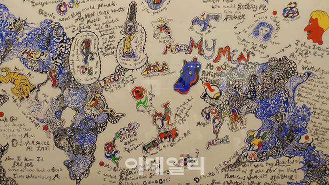 니키 드 생팔의 ‘일기-내 남자들’(1993) 중 일부. 종이에 실크스크린한 작품이다. 생팔은 상처 많은 순탄치 않은 과거사를 유머러스한 그림과 조각으로 치환하는 장기가 있었다(사진=오현주 문화전문기자).