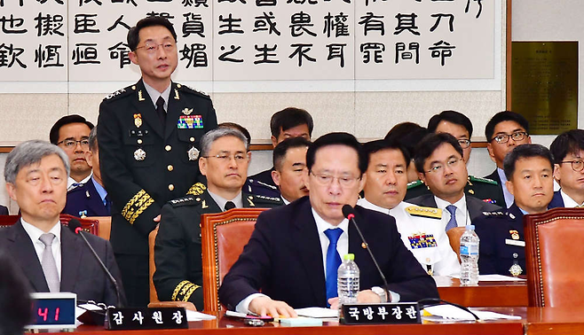 이석구 국군기무사령관이 2018년 7월20일 오전 열린 국회 법제사법위원회 전체회의에서 의원들의 질의에 일어서서 답변하고 있다. ⓒ시사저널