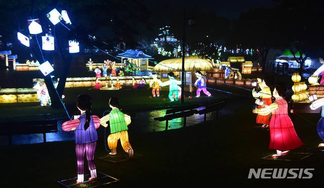 【진주=뉴시스】정경규 기자 = 경남 진주 남강유등축제.