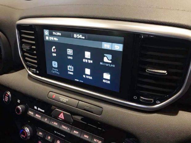 심레스(seamless) 형태 디스플레이가 들어간 기아차 스포티지 더 볼드 실내 센터페시아 (사진=지디넷코리아)